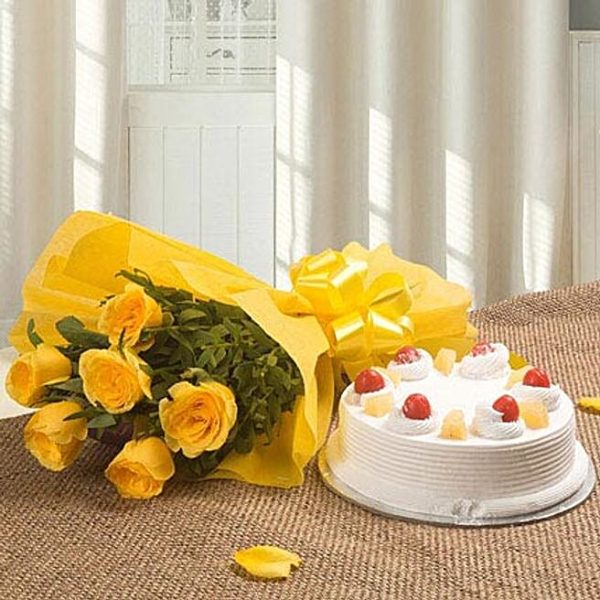 Frosted Vanilla Dream Cream Cake