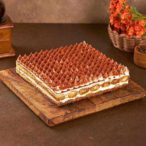 Round Tiramisu Cream Cake